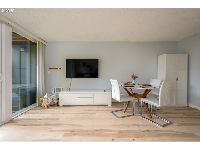 100 KERR Pkwy, Lake Oswego, OR 97035