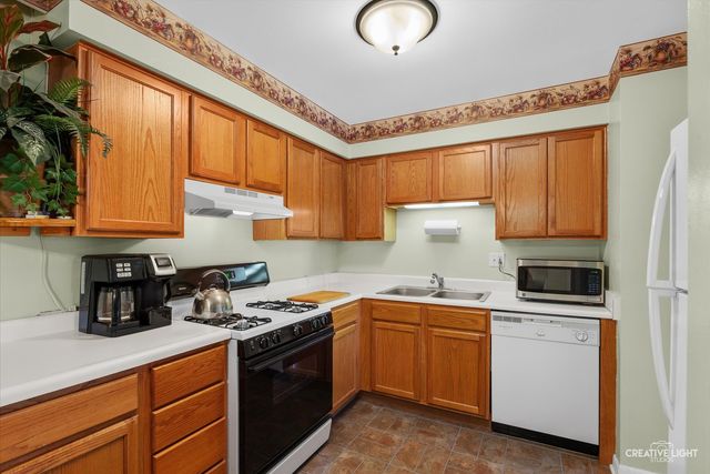 19330 Wolf Road 9, Mokena, IL 60448