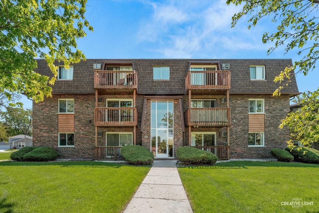 19330 Wolf Road 9, Mokena, IL 60448