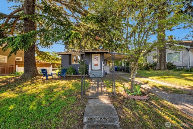 8427 30th Avenue SW, Seattle, WA 98126