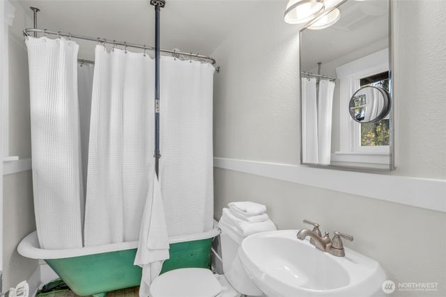 8427 30th Avenue SW, Seattle, WA 98126