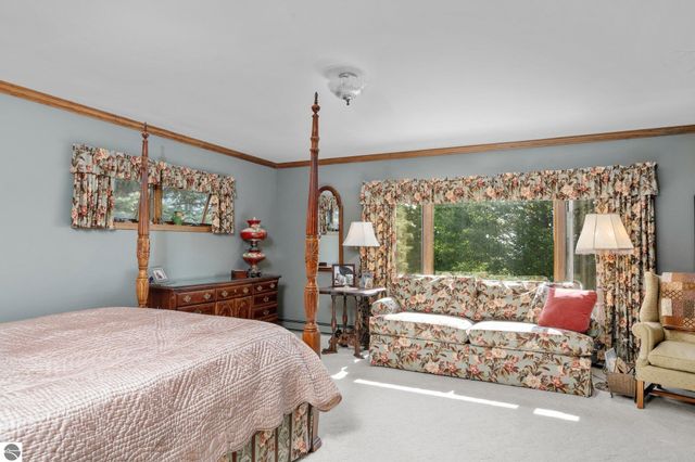 10343 E Hilltop Road, Suttons Bay, MI 49682