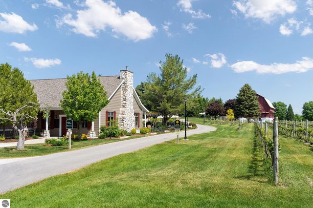 10343 E Hilltop Road, Suttons Bay, MI 49682