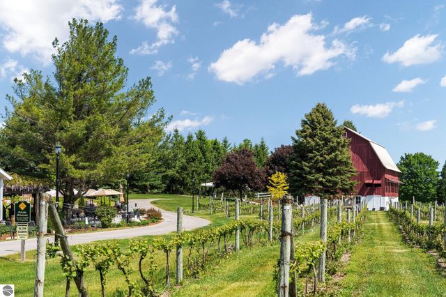 10343 E Hilltop Road, Suttons Bay, MI 49682