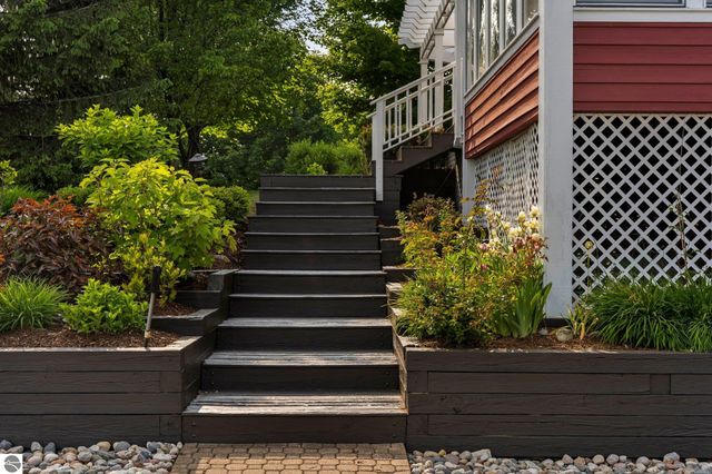 10343 E Hilltop Road, Suttons Bay, MI 49682