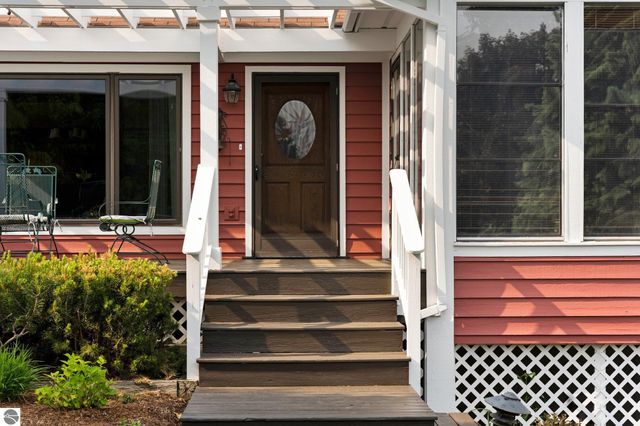 10343 E Hilltop Road, Suttons Bay, MI 49682