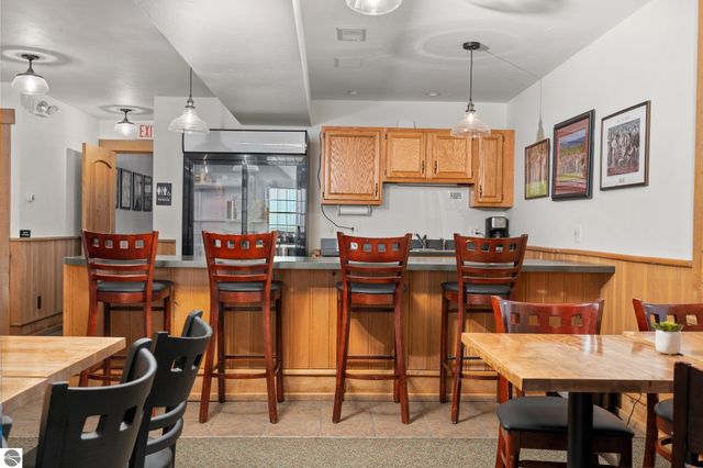 10343 E Hilltop Road, Suttons Bay, MI 49682