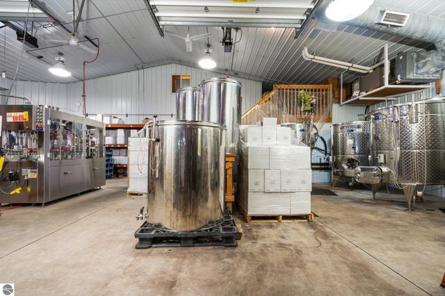 10343 E Hilltop Road, Suttons Bay, MI 49682