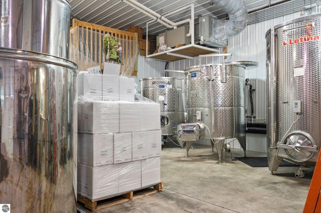 10343 E Hilltop Road, Suttons Bay, MI 49682