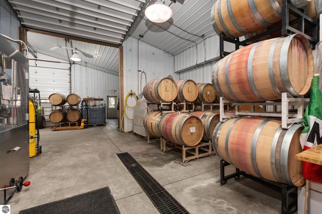 10343 E Hilltop Road, Suttons Bay, MI 49682