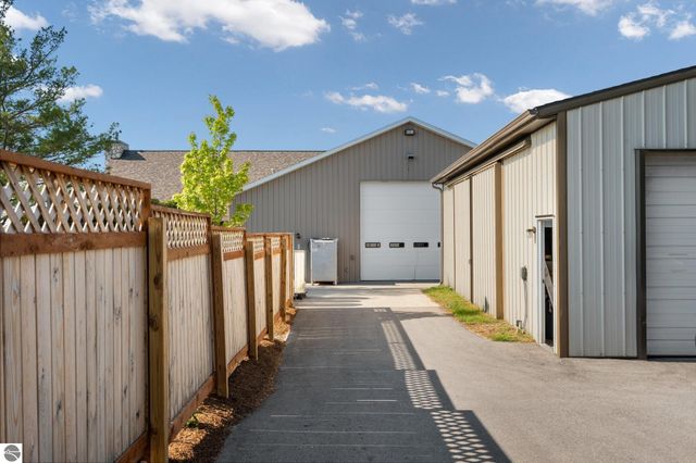 10343 E Hilltop Road, Suttons Bay, MI 49682