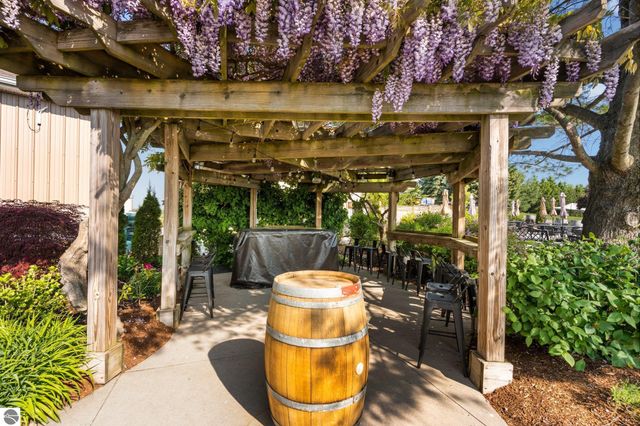 10343 E Hilltop Road, Suttons Bay, MI 49682