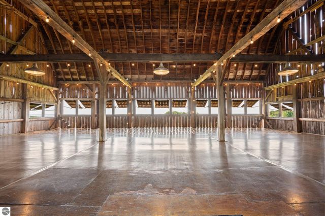 10343 E Hilltop Road, Suttons Bay, MI 49682