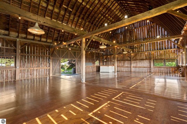 10343 E Hilltop Road, Suttons Bay, MI 49682