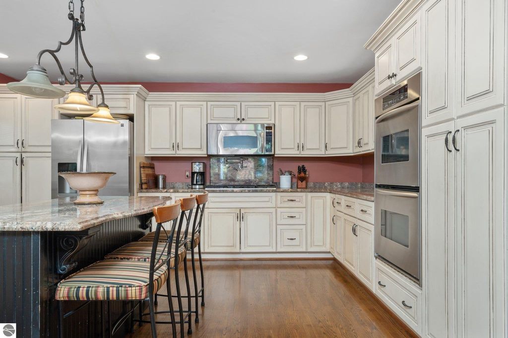 Image 10 of property listing at 10343 E Hilltop Road, Suttons Bay, MI 49682