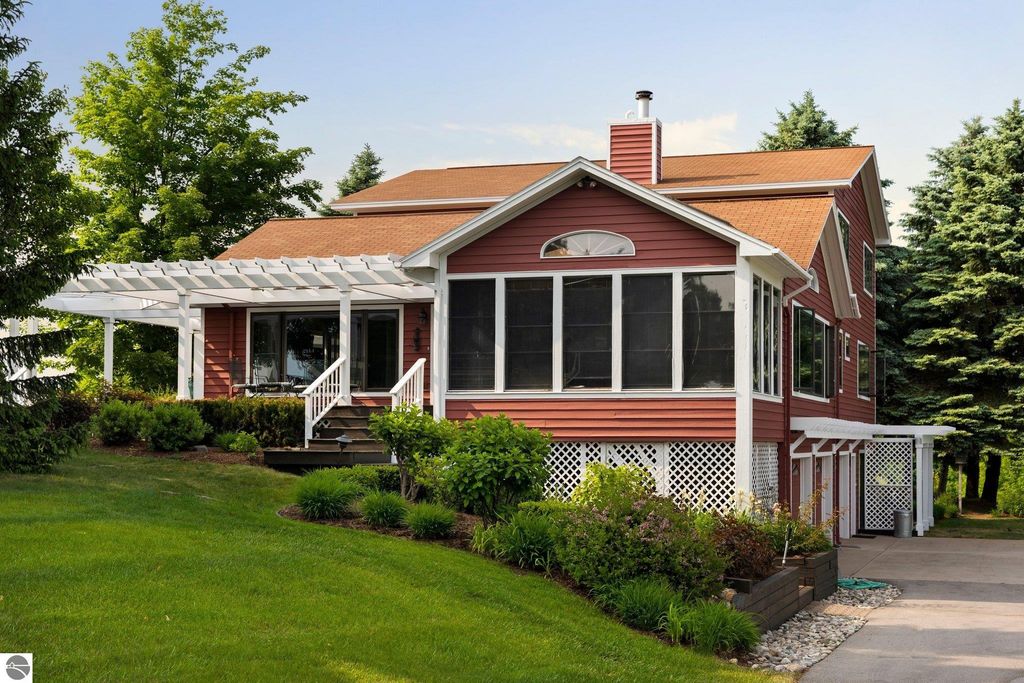 Image 2 of property listing at 10343 E Hilltop Road, Suttons Bay, MI 49682