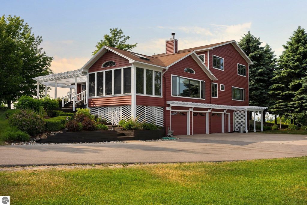 Image 3 of property listing at 10343 E Hilltop Road, Suttons Bay, MI 49682