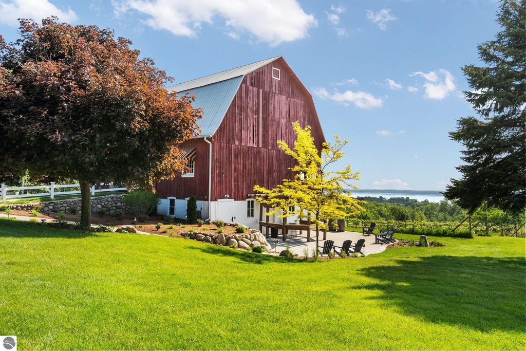 Image 5 of property listing at 10343 E Hilltop Road, Suttons Bay, MI 49682