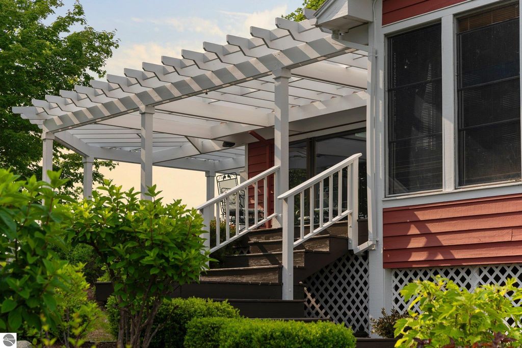 Image 33 of property listing at 10343 E Hilltop Road, Suttons Bay, MI 49682