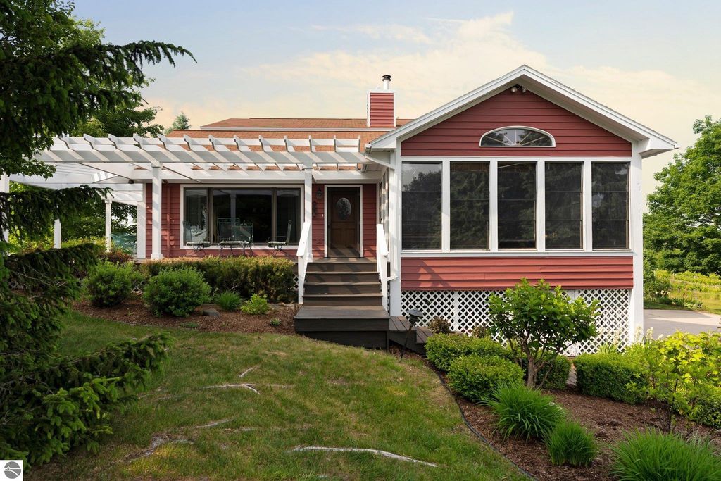 Image 35 of property listing at 10343 E Hilltop Road, Suttons Bay, MI 49682