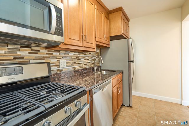 2625 Park Avenue 9R, Bridgeport, CT 06604