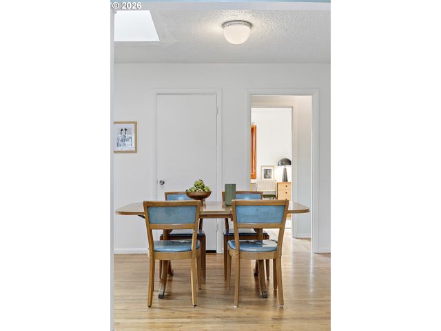 8047 Se CLAY St, Portland, OR 97215