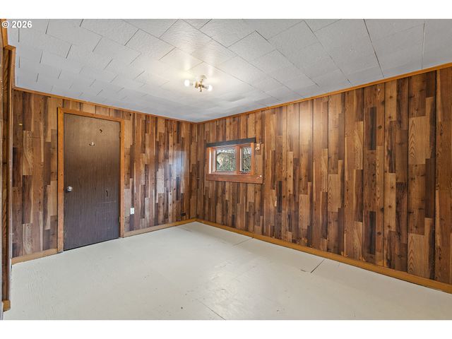 8047 Se CLAY St, Portland, OR 97215