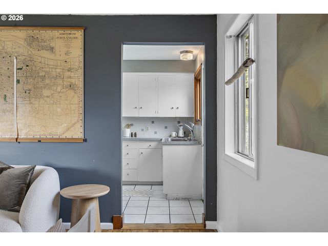 8047 Se CLAY St, Portland, OR 97215