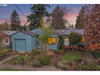 8047 Se CLAY St, Portland, OR 97215