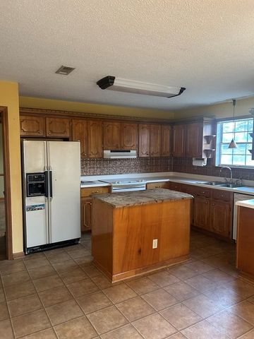 111 Roxbury Road, Dothan, AL 36305