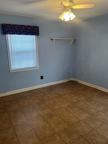 111 Roxbury Road, Dothan, AL 36305