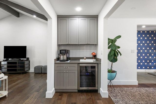 9421 Spring Hollow DR, Austin, TX 78750