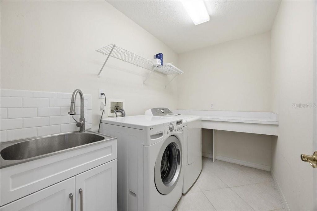 Image 18 of property listing at 13361 MEERGATE CIRCLE, Orlando, FL 32837