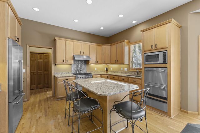 8175 Pristine Pine Trail, Eden Prairie, MN 55347