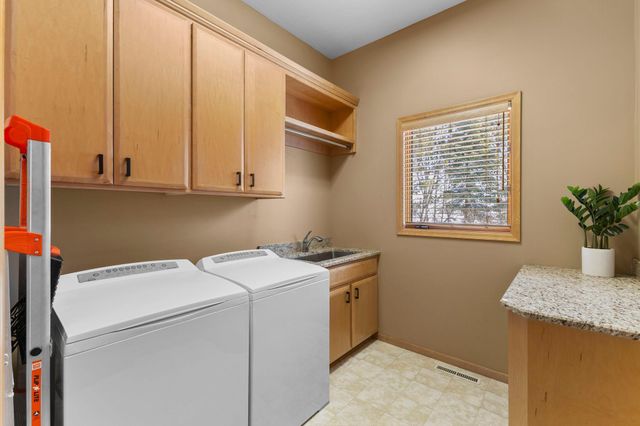 8175 Pristine Pine Trail, Eden Prairie, MN 55347