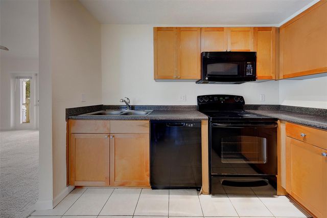 222 POMPANO DRIVE SE H, St Petersburg, FL 33705