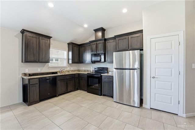 304 S Paseo Del Rey Street, Mission, TX 78572