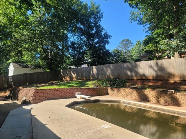 538 Cole Drive SW, Lilburn, GA 30047