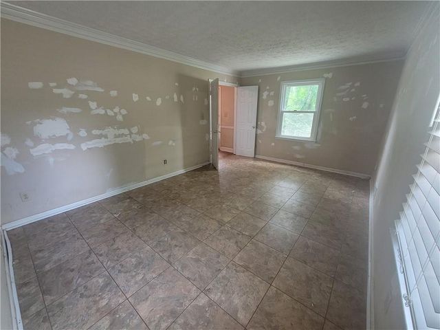 538 Cole Drive SW, Lilburn, GA 30047