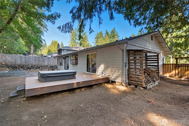 1210 NW Huckle Drive, Bremerton, WA 98311