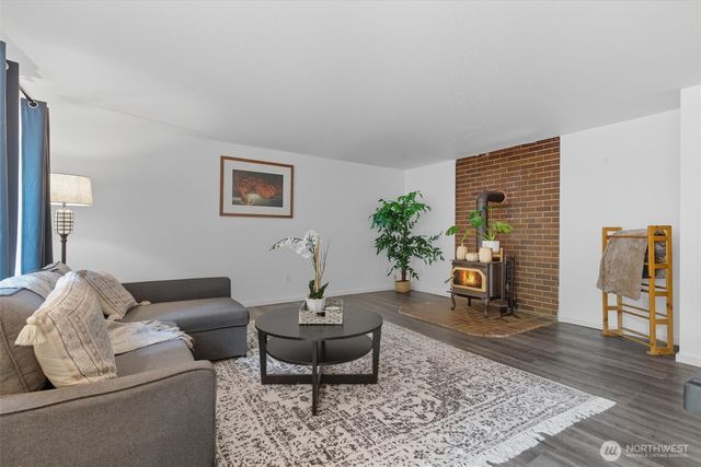 1210 NW Huckle Drive, Bremerton, WA 98311