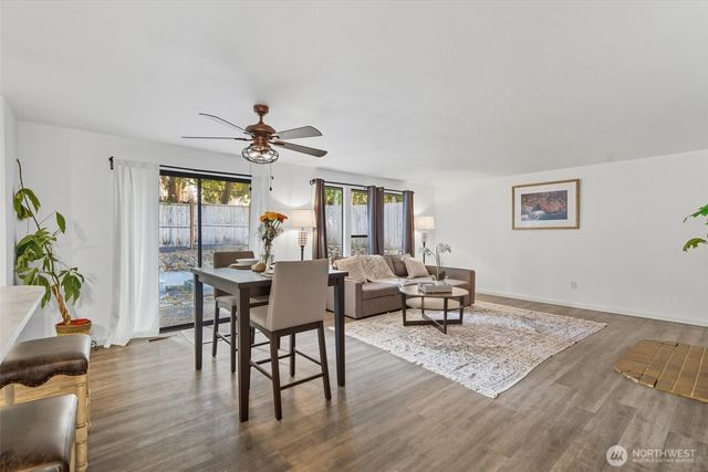 1210 NW Huckle Drive, Bremerton, WA 98311