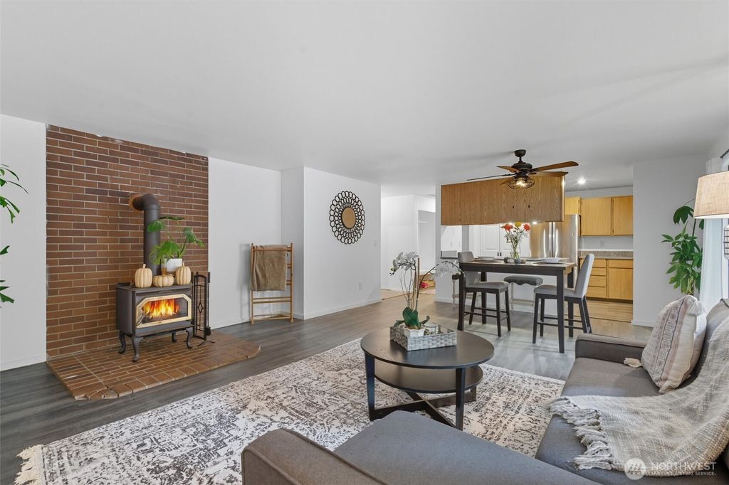 1210 NW Huckle Drive, Bremerton, WA 98311