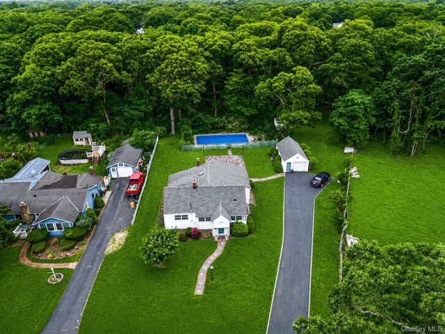 1 E Jackwill Road, East Patchogue, NY 11772
