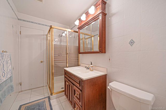 1 E Jackwill Road, East Patchogue, NY 11772