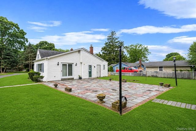 1 E Jackwill Road, East Patchogue, NY 11772