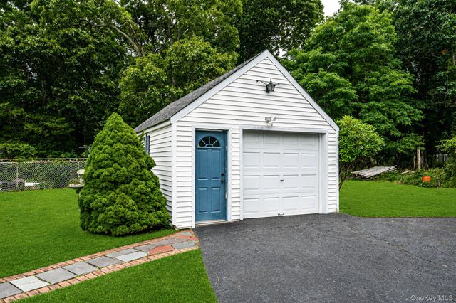 1 E Jackwill Road, East Patchogue, NY 11772