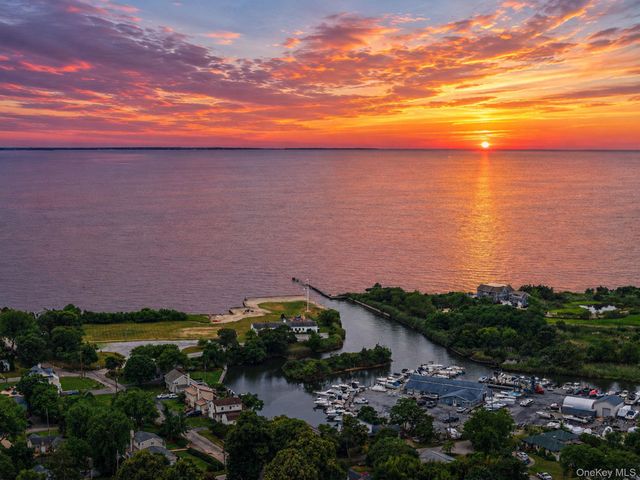 1 E Jackwill Road, East Patchogue, NY 11772