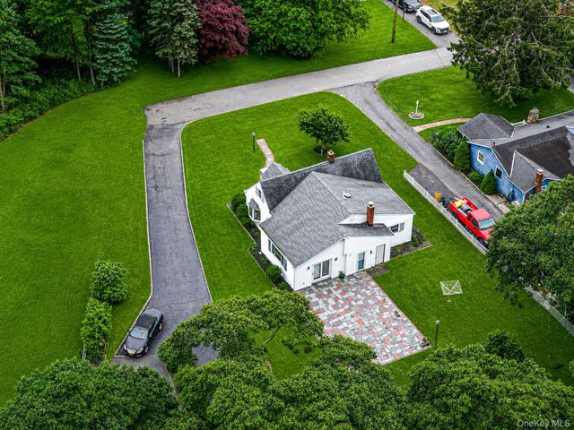 1 E Jackwill Road, East Patchogue, NY 11772