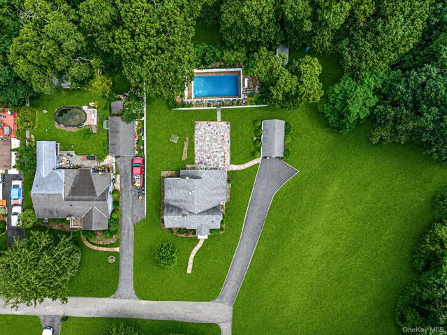 1 E Jackwill Road, East Patchogue, NY 11772